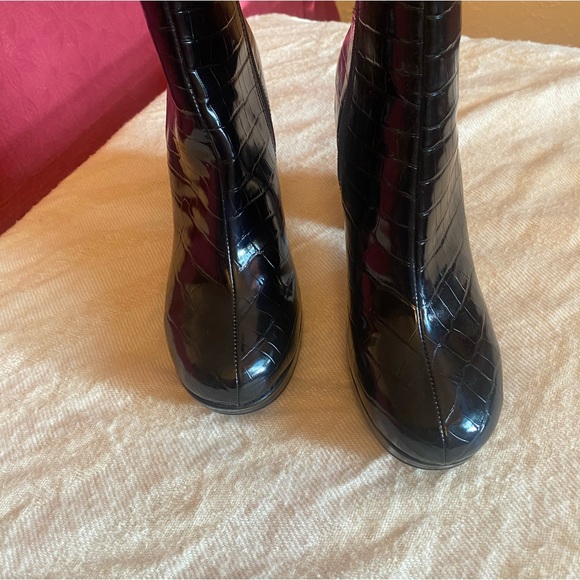 Rachel Zoe booties size 7, never worn, chunky platform, alligator print, 6” high - Picture 2 of 3